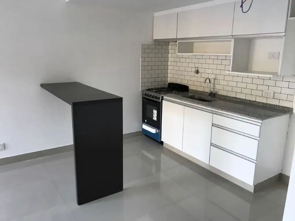 Foto de Impecable mono ambientes amplio (dividido) con amplio patio.-, imagen 5