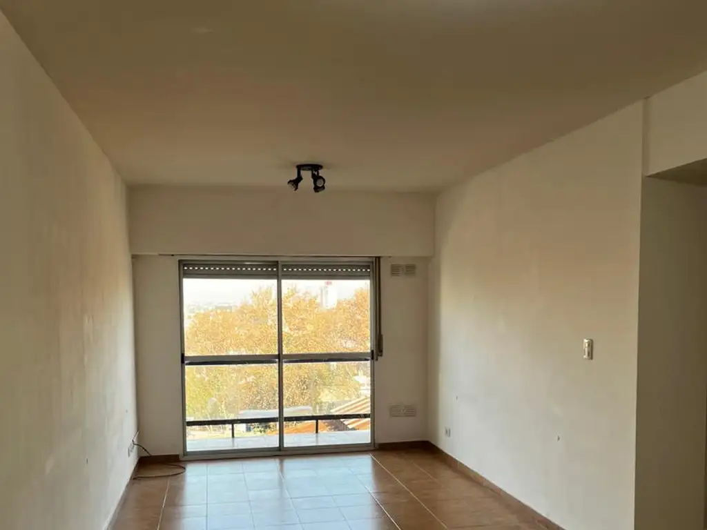 Foto de ALQUILER - Departamento Monoambiente con balcón, ABL, AYSA Y EXPENSAS, imagen 1