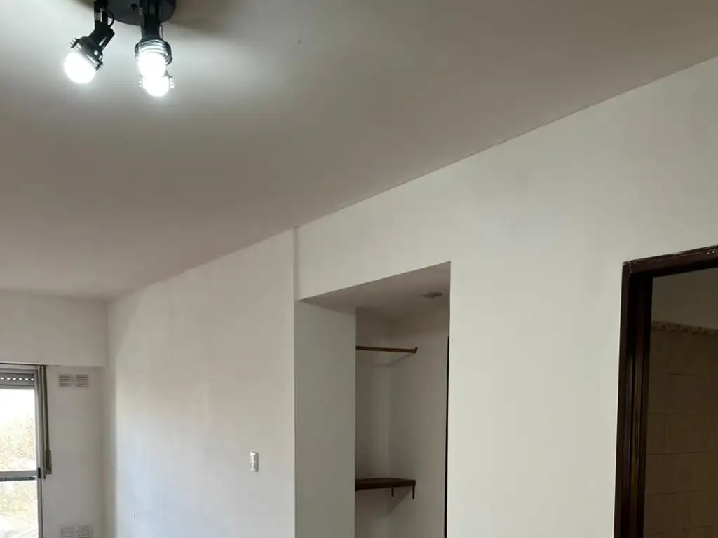 Foto de ALQUILER - Departamento Monoambiente con balcón, ABL, AYSA Y EXPENSAS, imagen 4