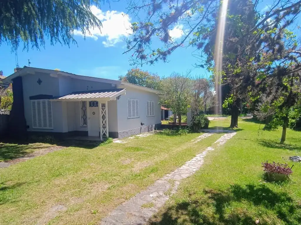 Foto de Casa quinta sobre 1200 m2 terreno con pileta de natacion a Metros de, imagen 1