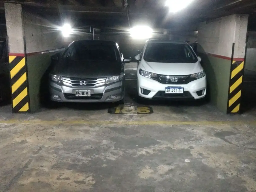 Foto de OPORTUNIDAD! COCHERA DOBLE FIJA EN TRIBUNALES - INMEJORABLE, imagen 3