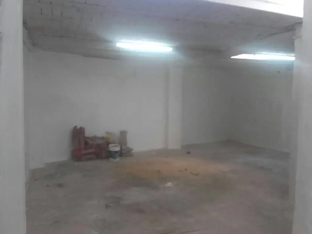 Foto de DEPOSITO LOCAL CENTRO CASTELAR 1 CUADRA ESTACION LADO NORTE, imagen 3