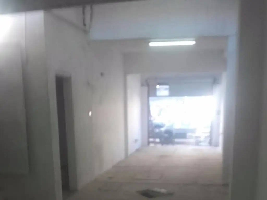 Foto de DEPOSITO LOCAL CENTRO CASTELAR 1 CUADRA ESTACION LADO NORTE, imagen 4