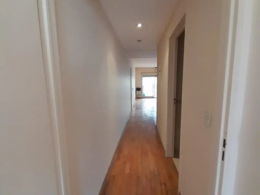 Foto de Semipiso amplio al Fte balcon excelente ubicación cerca subte, imagen 1
