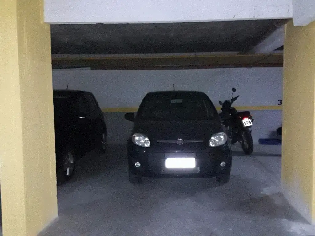 Foto de AV DIAZ VELEZ 4200 AMPLIA COCHERA EN TORRE NUEVA PORTON CON CONTROL, imagen 1