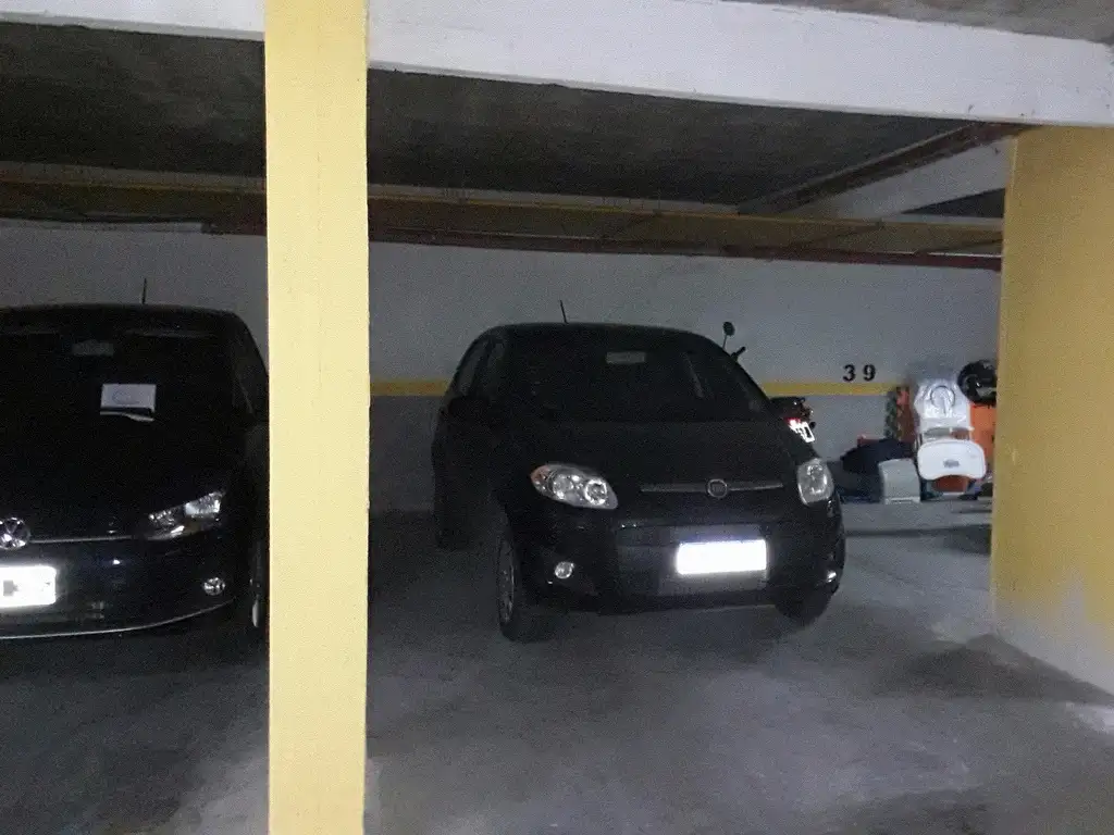 Foto de AV DIAZ VELEZ 4200 AMPLIA COCHERA EN TORRE NUEVA PORTON CON CONTROL, imagen 2