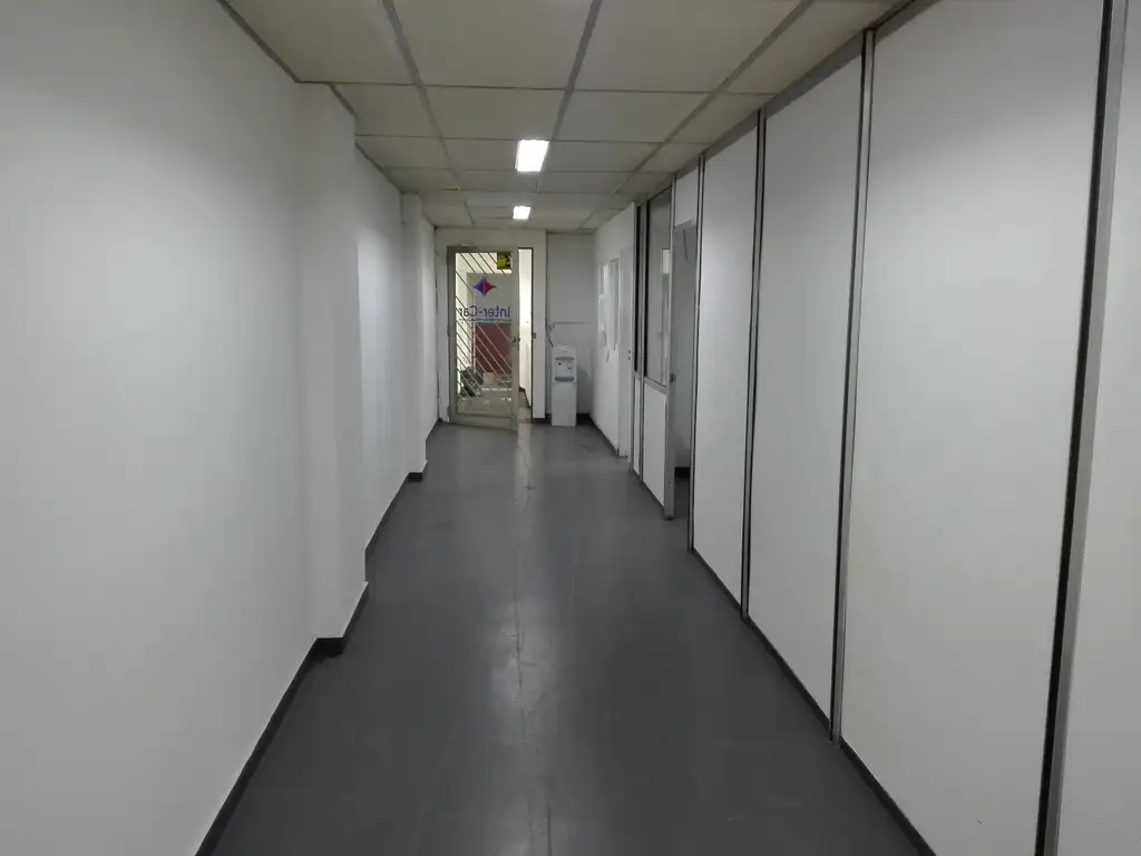 Foto de Piso Unico de oficinas 424m2, 2 salones y 11 despachos, 3 baños, imagen 5