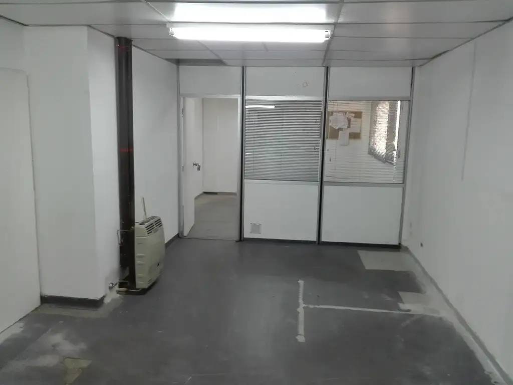 Foto de Piso Unico de oficinas 424m2, 2 salones y 11 despachos, 3 baños, imagen 4