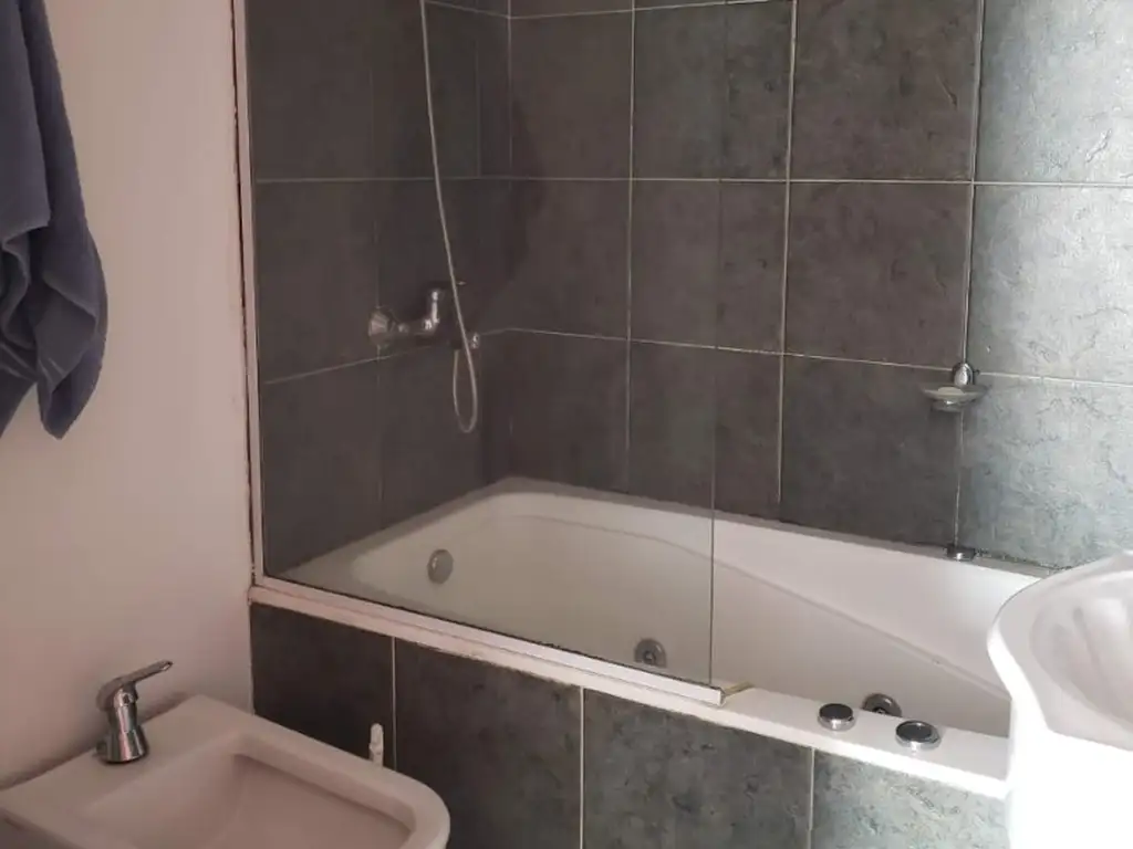 Foto de 2 AMB DUPLEX FTE BCON OR ESTE 50 MTS EXCELENTE ESTADO BAÑO EN SUITE, imagen 3