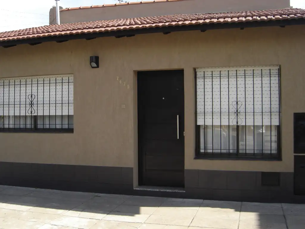 Foto de DEPTO TIPO CASA AL FRENTE 3 AMBIENTES CON PATIO.- IMPECABLE ESTADO, imagen 2