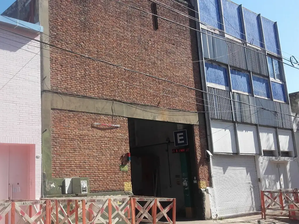 Foto de Caballito - Venta Edificio comercial con salida a 2 calles - Cercanía a, imagen 2