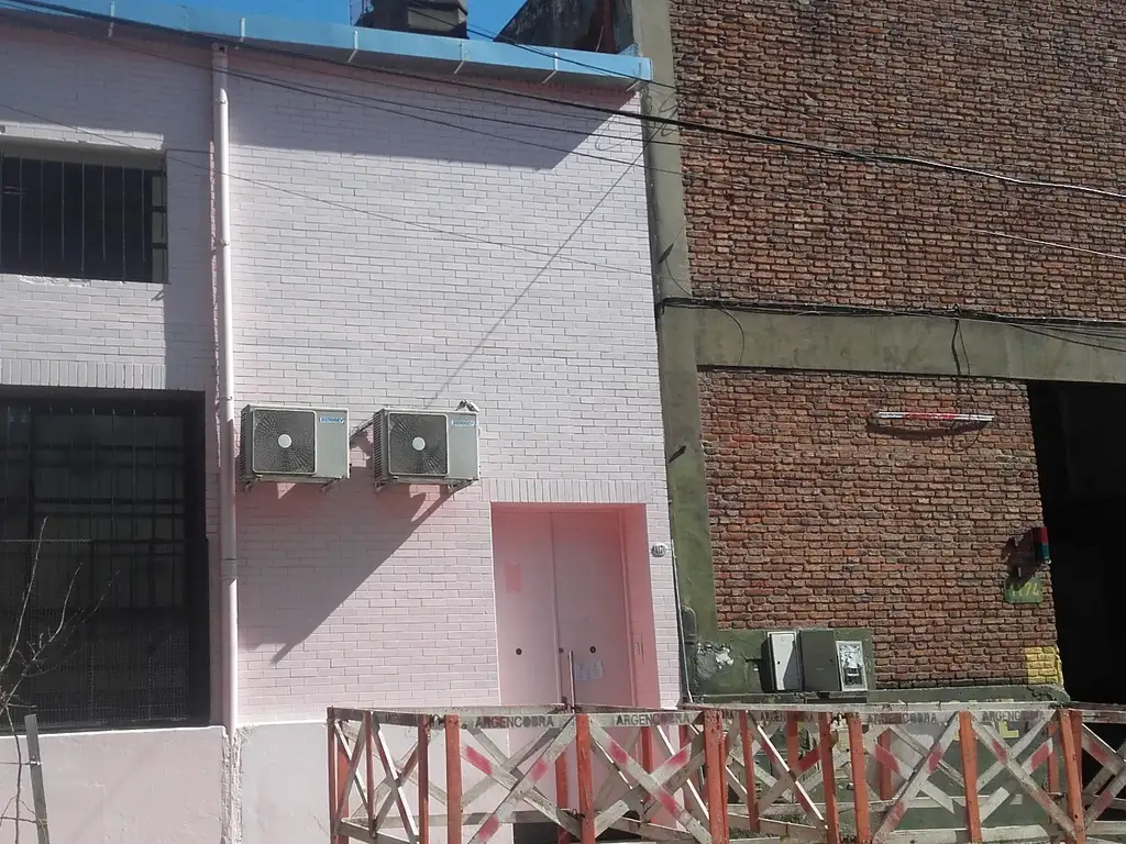 Foto de Caballito - Venta Edificio comercial con salida a 2 calles - Cercanía a, imagen 1