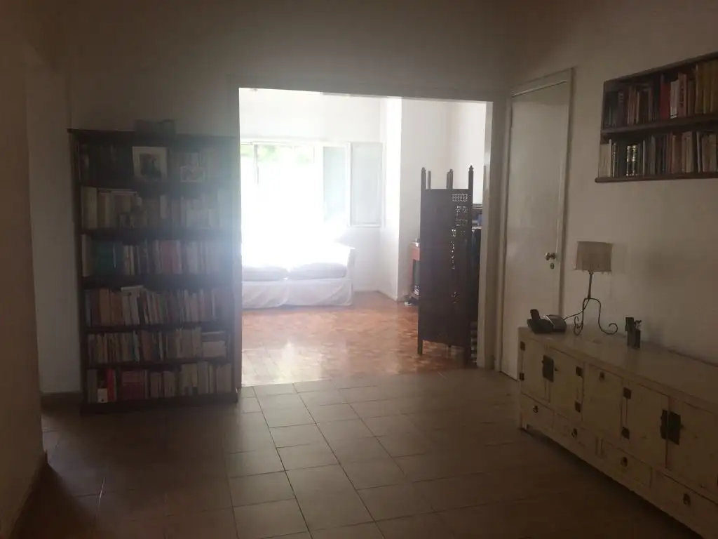 Foto de Amplio Depto tipo casa en primer piso con balcón y terraza. Muy buen, imagen 2