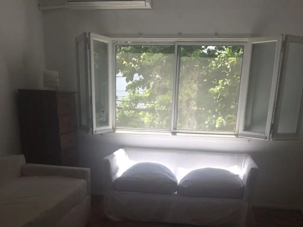 Foto de Amplio Depto tipo casa en primer piso con balcón y terraza. Muy buen, imagen 3