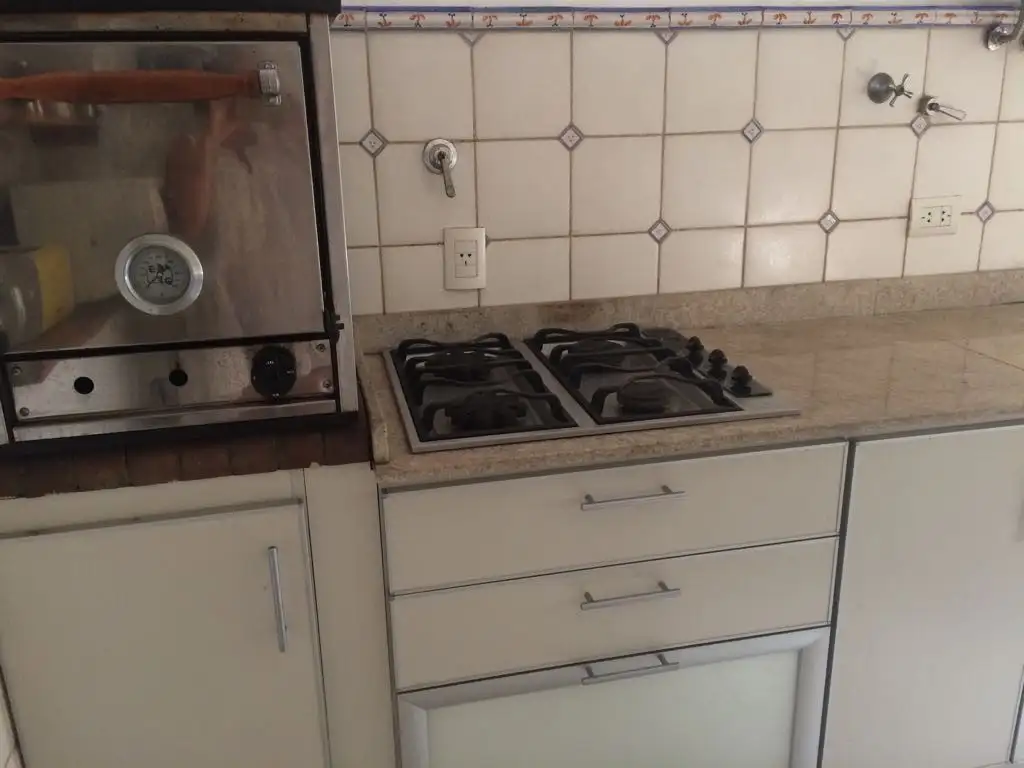 Foto de Amplio Depto tipo casa en primer piso con balcón y terraza. Muy buen, imagen 5
