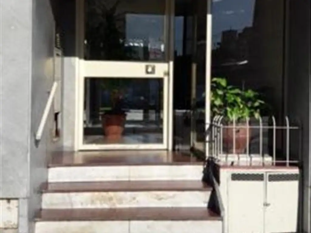 Foto de DOS AMBIENTES AL FRENTE CON BALCÓN, imagen 2