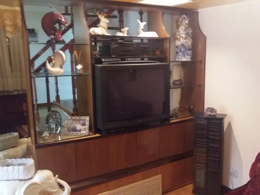 Foto de EXCELENTE CASA 6 AMBIENTES +DEPENDENCIA EN V. LUGANO, imagen 5
