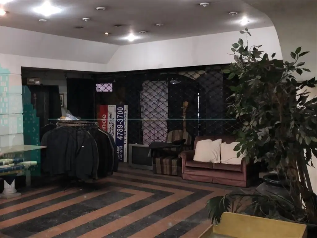Foto de Local con dos viviendas en block sobre lote de 8 x 28, Liniers., imagen 2