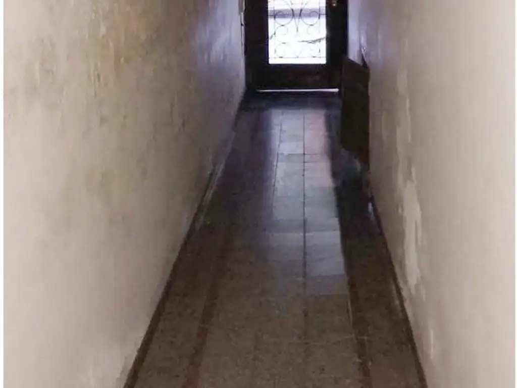 Foto de Local con dos viviendas en block sobre lote de 8 x 28, Liniers., imagen 4