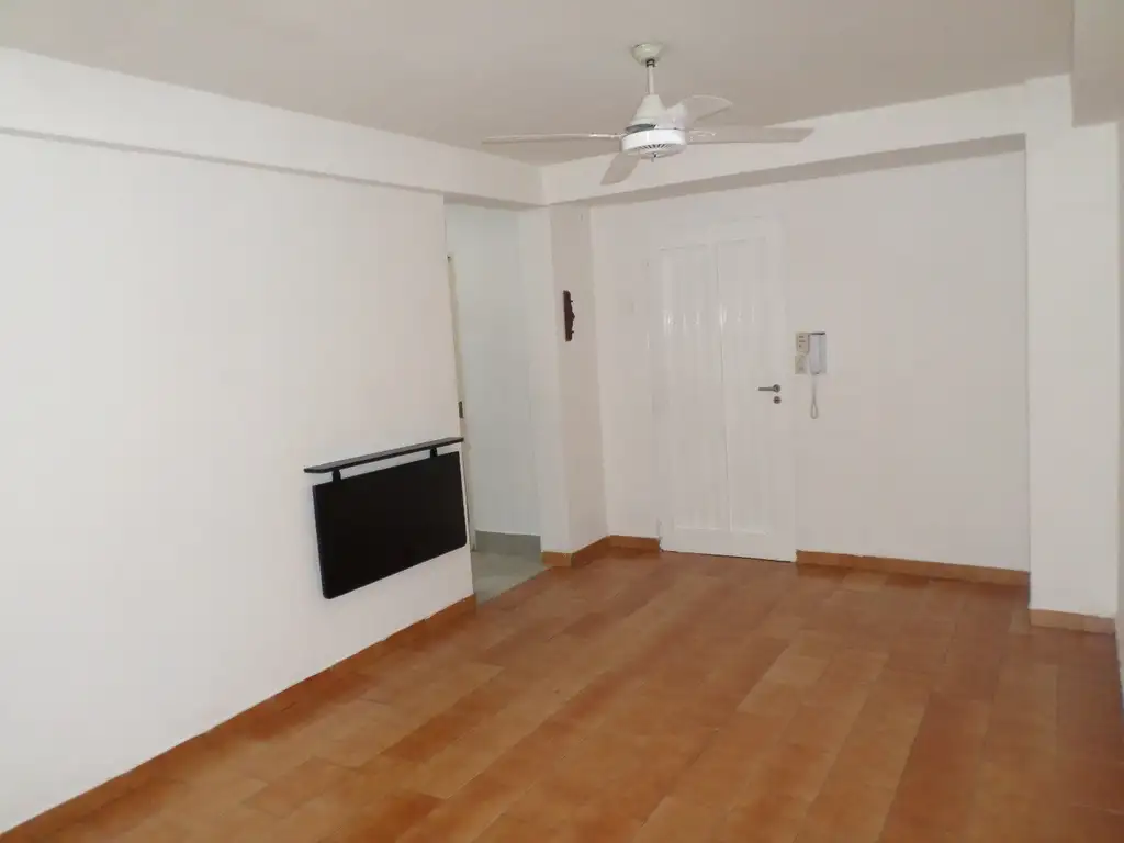 Foto de EXCELENTE UBICACIÓN - MUNRO 1er. PISO POR ESCALERA, imagen 3