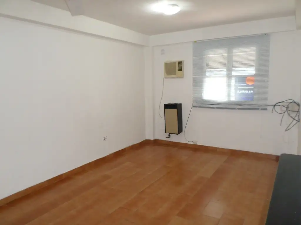 Foto de EXCELENTE UBICACIÓN - MUNRO 1er. PISO POR ESCALERA, imagen 1