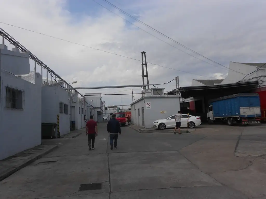 Foto de GALPONES EN ALQUILER * EN PREDIO INDUSTRIAL * 750 m2, imagen 4