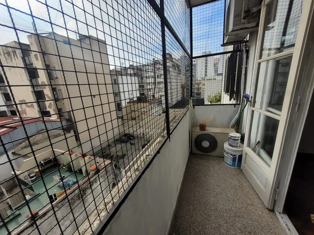 Foto de SEMIPISO - CONTRA FRENTE - 3AMB C/DEP. SERVICIO - LUMINOSO - BALCON, imagen 1