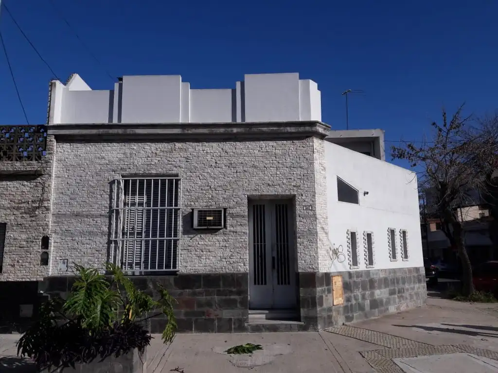 Foto de NUEVO VALOR!! CASA APTA PARA 2 FAMILIAS // 4 DORMITORIOS // 2 COCINAS Y, imagen 3