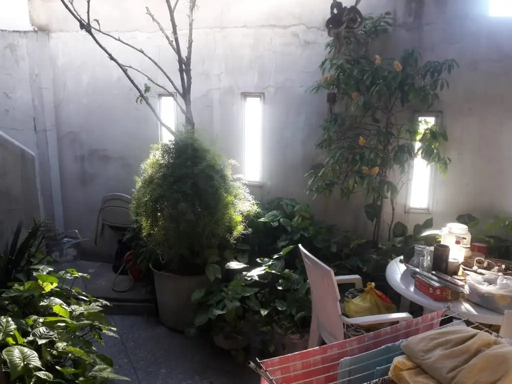Foto de NUEVO VALOR!! CASA APTA PARA 2 FAMILIAS // 4 DORMITORIOS // 2 COCINAS Y, imagen 2