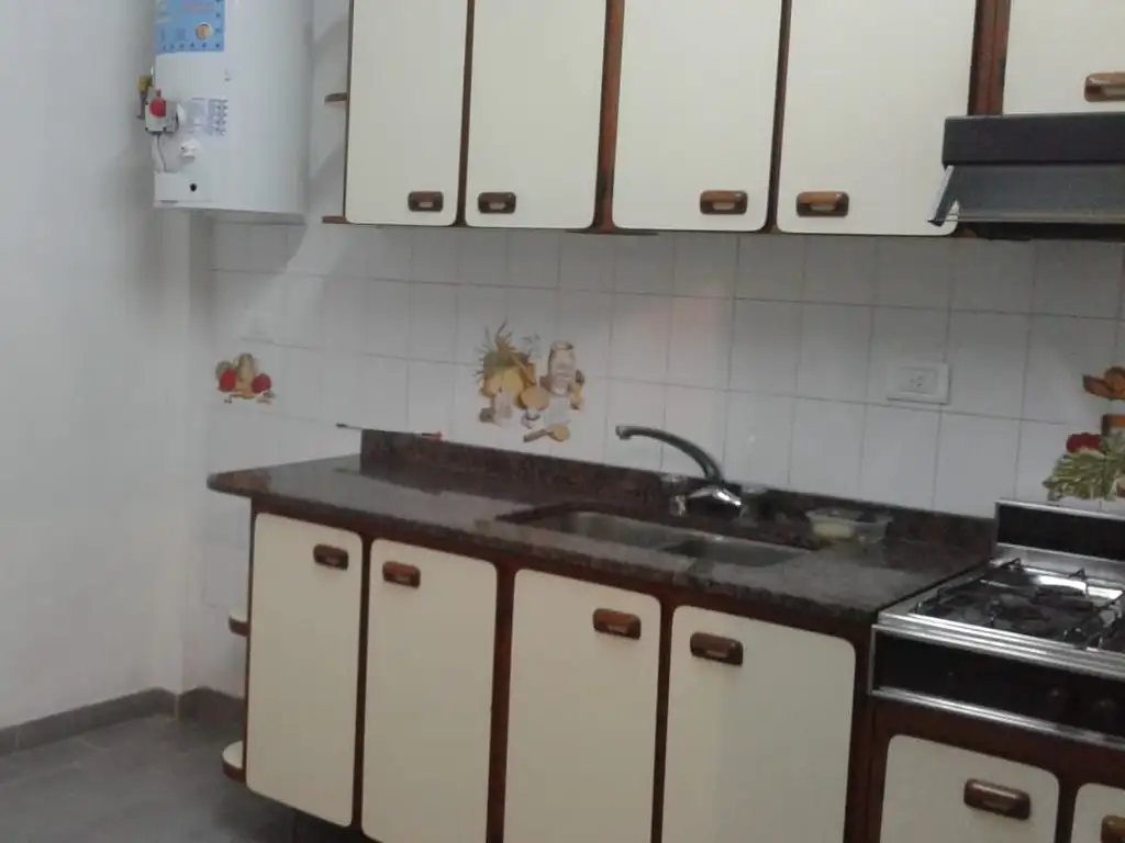 Foto de DEPTO 2 AMB EN PRIMER PISO AL FRENTE - SIN EXPENSAS - SERVICIOS, imagen 3