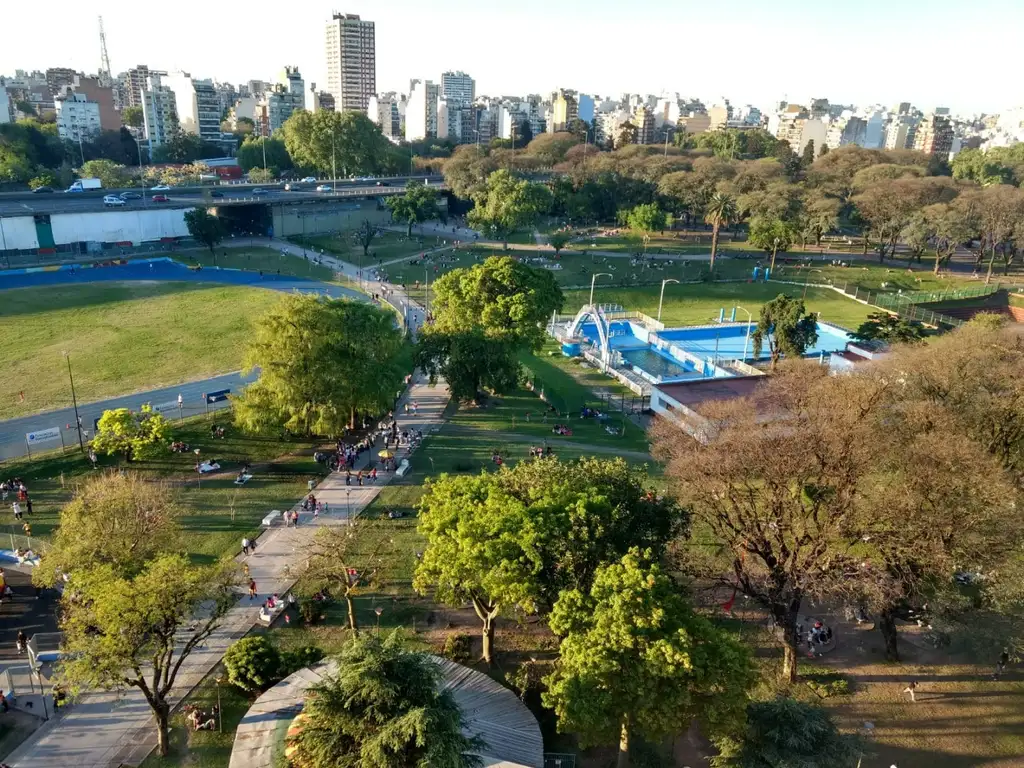 Foto de Frente a Parque Chacabuco, 2 amb con balcón aterrazado - dormitorio en, imagen 2