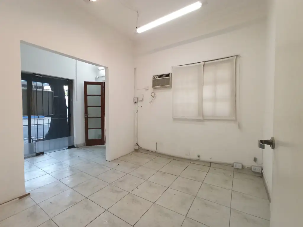 Foto de ALQUILER LOCAL CON BAÑO, imagen 3