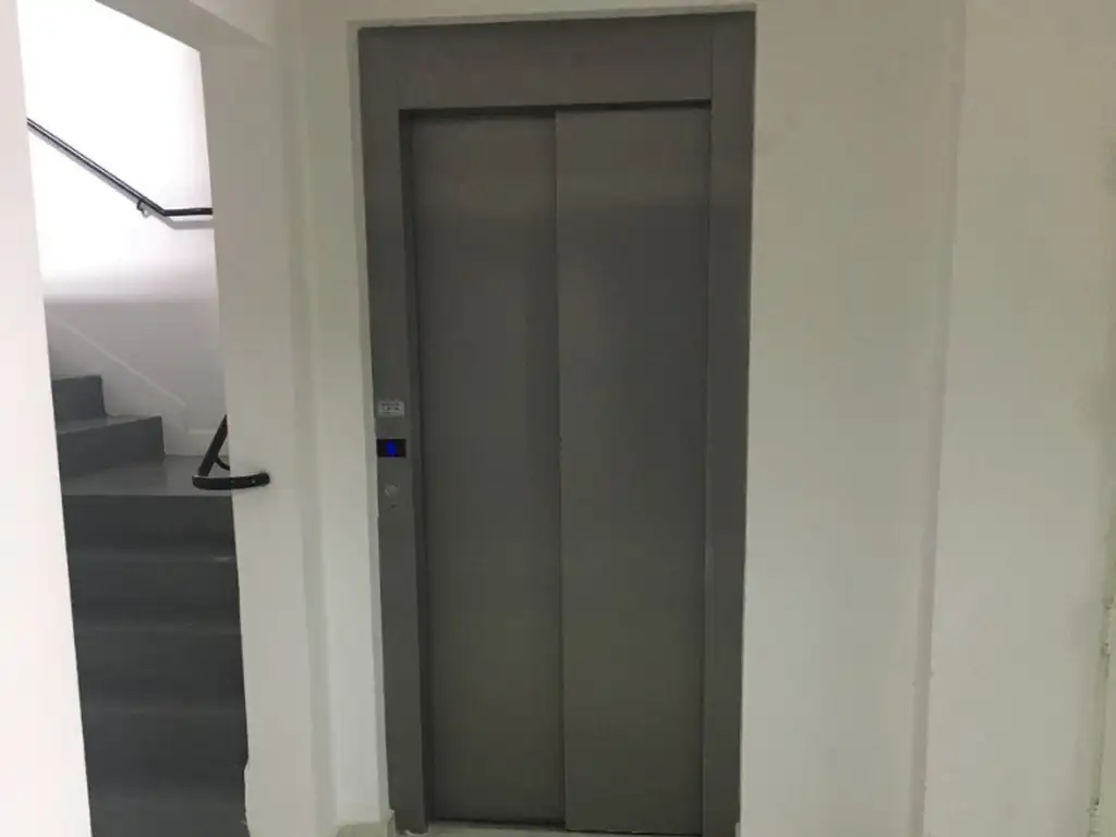 Foto de MONOAMB. 3 º PISO AL FRENTE LUMINOSO 6 AÑOS DE ANTIGUEDAD, imagen 3