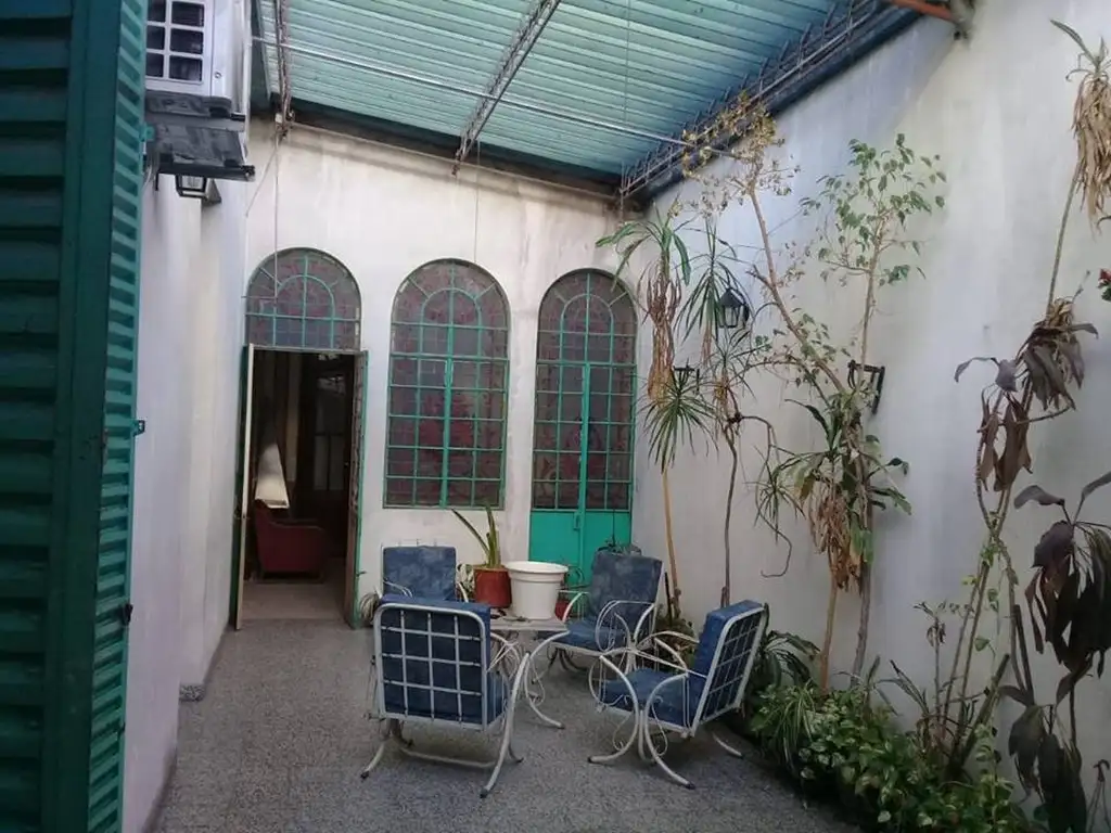 Foto de Casa con patios y terraza sobre lote 8,66 x 29 aprox, imagen 1