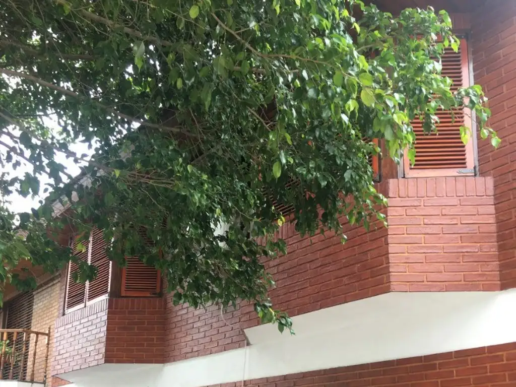 Foto de casa 5 amb.con garage pasante, pque, pileta riñon, TOMA PROPIEDAD EN, imagen 3