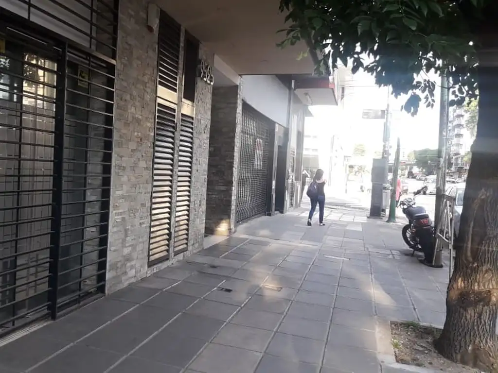 Foto de EXCELENTE LOCAL EN PLANTA BAJA CON BAULERA, imagen 3