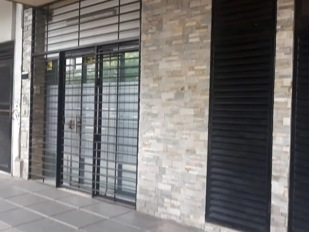 Foto de EXCELENTE LOCAL EN PLANTA BAJA CON BAULERA, imagen 4