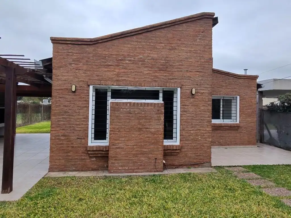 Foto de CASA DE DOS DORMITORIOS CON PISCINA- FUNES- ROLDAN, imagen 4