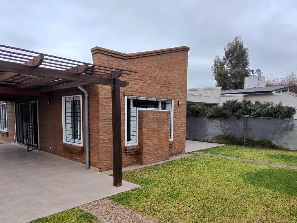 Foto de CASA DE DOS DORMITORIOS CON PISCINA- FUNES- ROLDAN, imagen 3