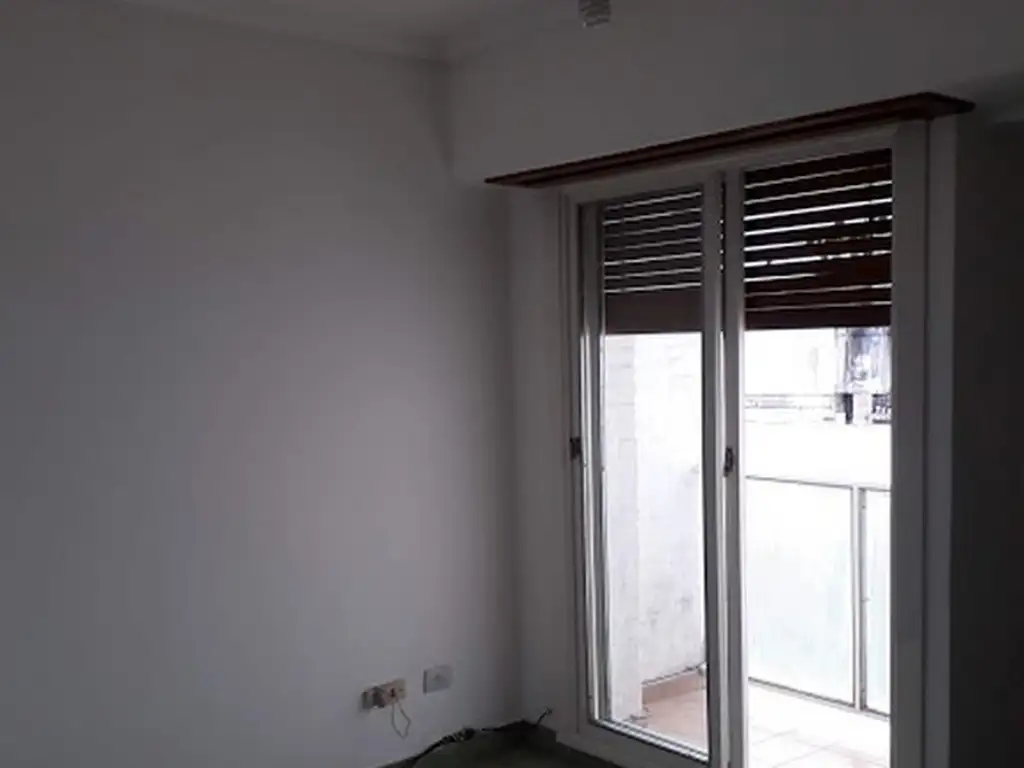 Foto de DEPARTAMENTO CENTRICO 2 AMBIENTES CON OPCION A COCHERA, imagen 1