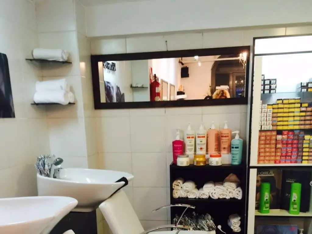 Foto de SOLO EQUIPMIENTO DE PELUQUERIA COMPLETO.! OPORTUNIDAD U$20.000 TOTAL.!!!, imagen 3