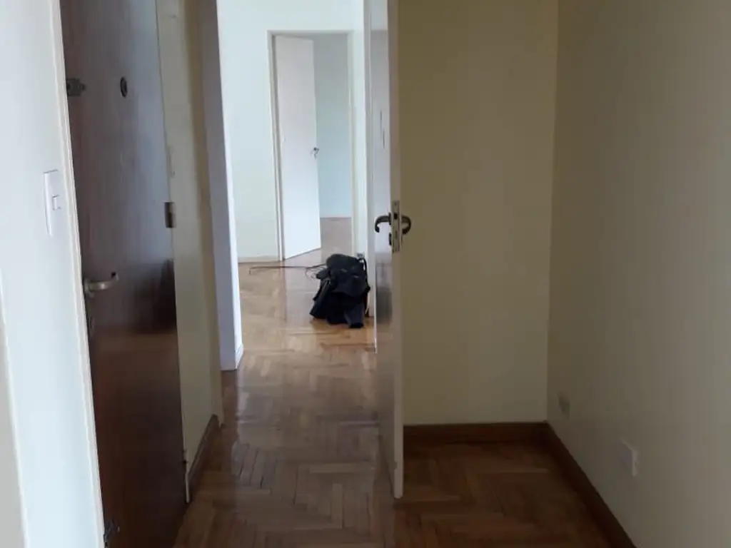 Foto de 4 AMBIENTES CON DEPENDENCIA AL FRENTE S/AVDA COCHERA Y BAULERA, imagen 4