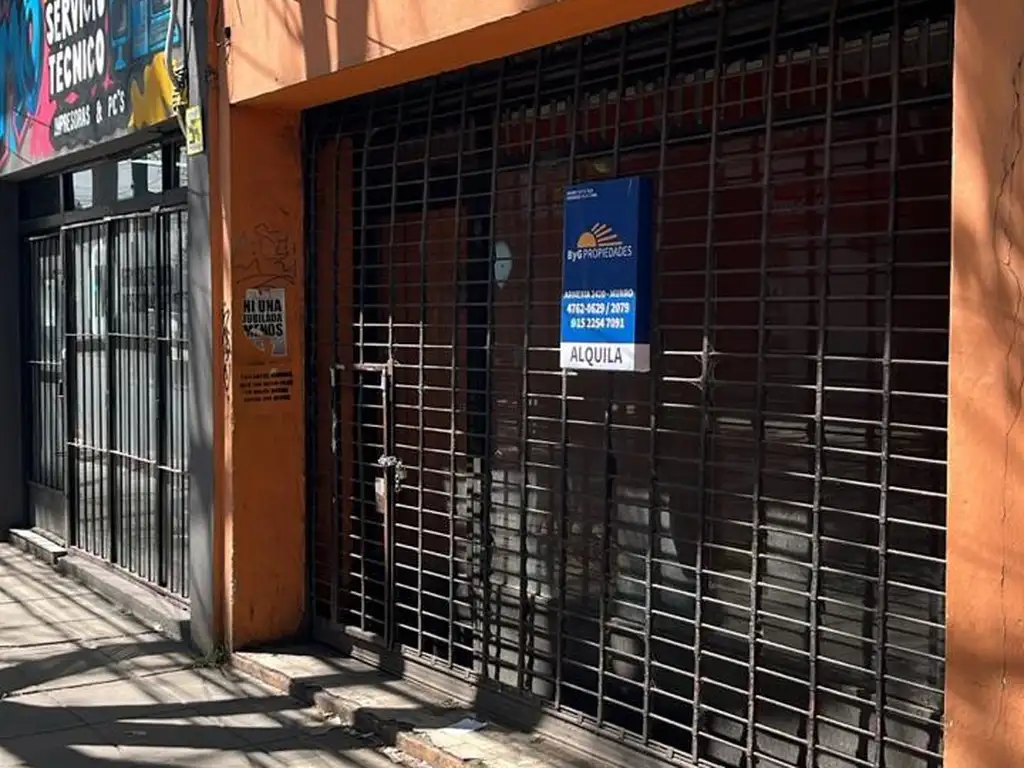 Foto de LOCAL SOBRE AV. UGARTE 34M2, imagen 2