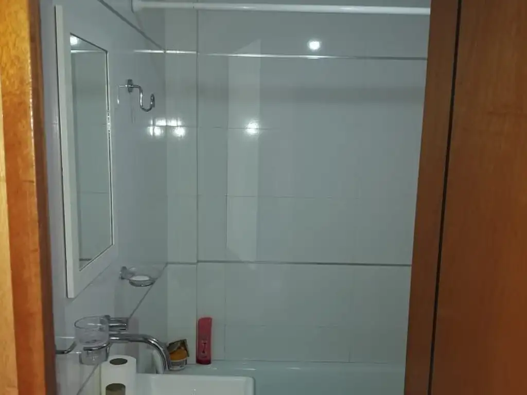 Foto de Excelente depto. de 2 amb. con balcón y patio, imagen 2