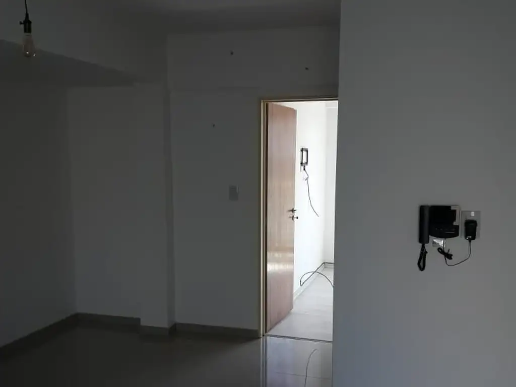 Foto de Excelente depto. de 2 amb. con balcón y patio, imagen 4