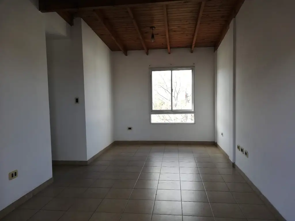 Foto de 60 y 22 Al frente 1 dormitorio con placard, balcón, living comedor. Muy, imagen 5