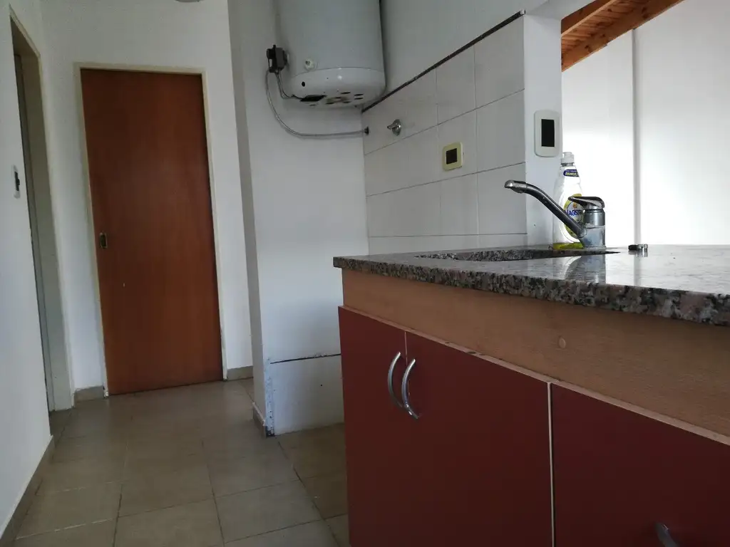 Foto de 60 y 22 Al frente 1 dormitorio con placard, balcón, living comedor. Muy, imagen 2