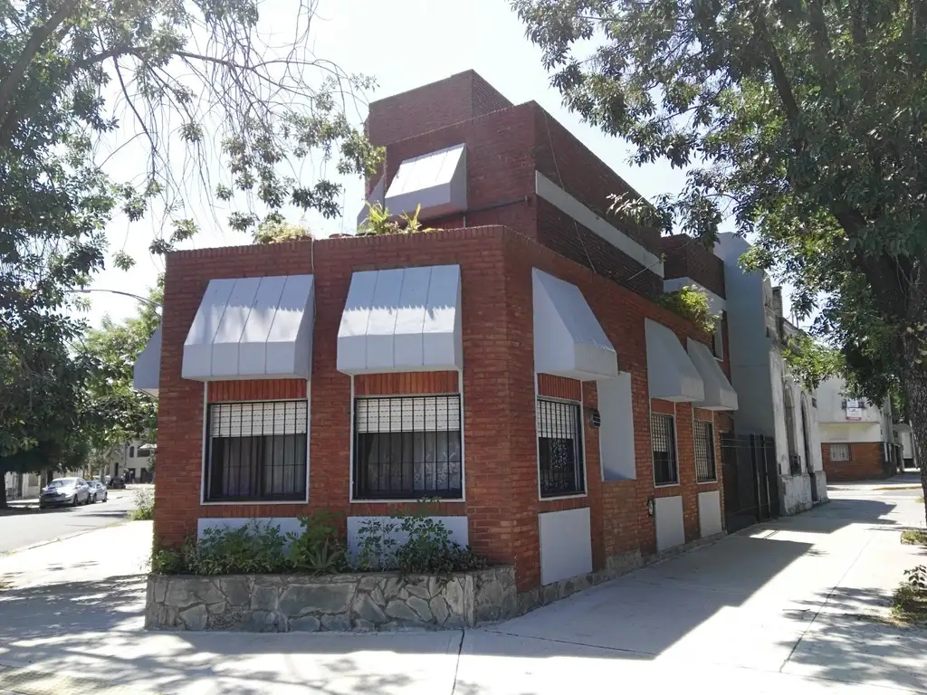 Foto de Casa de 5 Ambientes con Cochera Doble Patio y Terraza, imagen 1