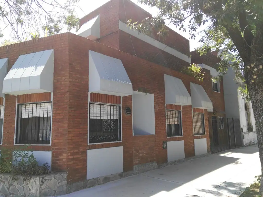 Foto de Casa de 5 Ambientes con Cochera Doble Patio y Terraza, imagen 2