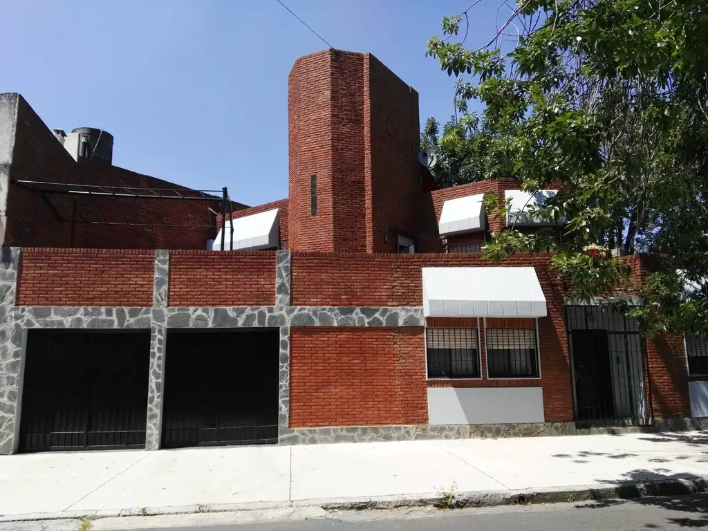 Foto de Casa de 5 Ambientes con Cochera Doble Patio y Terraza, imagen 5